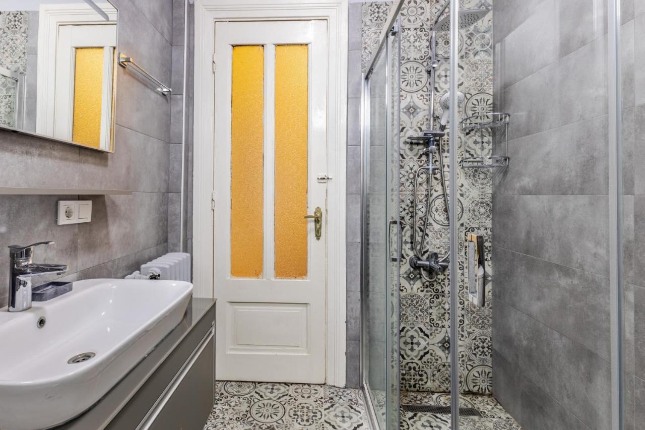 דירות איסטמבול Flat With Balcony And Bosphorus View In Beyoglu מראה חיצוני תמונה